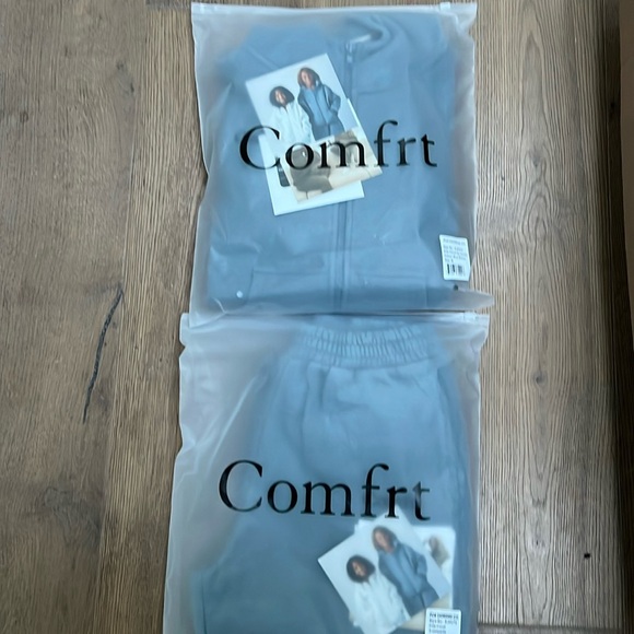 NEW AND UNRELEASED Comfrt Kids Cloud Hoodie & Sweatpants Set - Picture 2 of 2